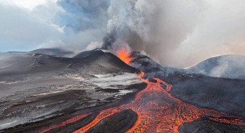İzlanda’da alarm verildi: Reykanis Volkanı yine lav püskürtmeye başladı