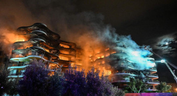 İzmir’de büyük yangın: Alevler kısa sürede siteyi sardı