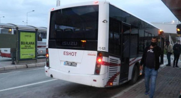 İzmir'de HES Kodu Göstermeden Otobüse Binen Adam Kendisini Uyaran Kişiyi Bıçakladı