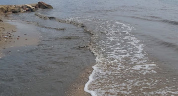 İzmit Körfezi simsiyah oldu! Denizin rengini gören vatandaşlar tedirgin