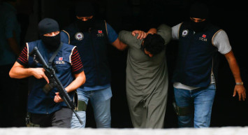 Jandarma ekiplerinden Mahzen-8 operasyonu: 20 şüpheli yakalandı