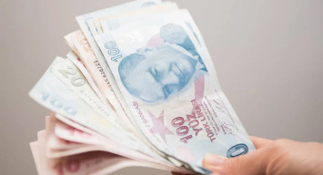 Jülide Sarıeroğlu müjdeyi verdi: Engelli ve yaşlı yakınlarına kısmi sigorta imkanı geliyor