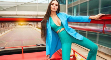 Kaan Yıldırım'la yeni bir aşka yelken açan Hande Erçel sosyal medya paylaşımlarıyla nefes kesiyor!