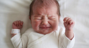 Kabız olan bebeğe fitil nasıl uygulanır?