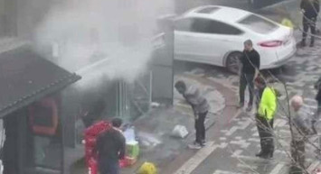 Kadıköy’de restoran bir anda alev aldı!