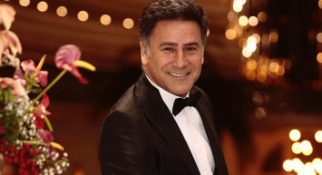 Kadın Popçulara Laf Ederken Kendi Geçmişi Yakasını Bırakmadı! İzzet Yıldızhan’ın Skandalları Yeniden Gün Yüzüne Çıktı