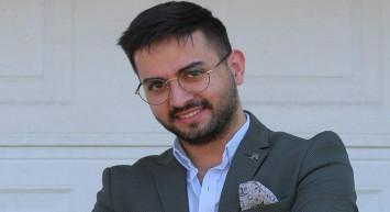 Kadir Ezildi kimdir, nereli ve kaç yaşında? Kadir Ezildi’nin anneannesi mi öldü, neden öldü?