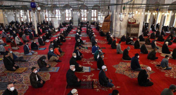 Kadir Gecesi hangi kanalda hangi program var? 2022 Kadir gecesinde hangi programlar var? kanalların Kadir gecesi kandili programları ve hocaları