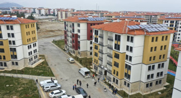 Kahramanmaraş’ta depremzedeler yuvalarına kavuşuyor: Konutların anahtar teslim süreci başladı