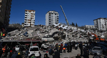 Kahramanmaraş’tan İzmir’e getirilen depremzede: Sanki 50 saniye değil de 50 gün sürdü