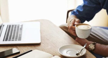 Kahve içen insanlar günde fazladan bin adım atıyor!