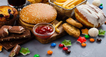 Kalp krizinin en büyük dostlarından: Sağlığınız için beslenme listenizden çıkarın! İşte hayatınızdan çıkarmanız gereken yiyecekler