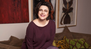 Kamera karşısına geçip çıplak poz veren Esra Dermancıoğlu'nun paylaştığı karelere yorum yağdı!