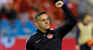 Kanada Milli Takımı'nın Teknik Direktörü John Herdman, hem erkekler hem de kadınlarda Dünya Kupası'na katılma başarısı gösteren ilk çalıştırıcı oldu!