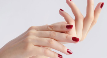 Kanser uyarılarına rağmen protez tırnak ve kalıcı oje çılgınlığı hızla devam ediyor!