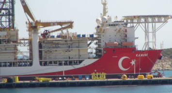 Kanuni Sondaj Gemisi Kırmızı Beyaza Boyandı