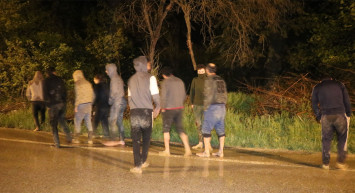 Kapıkule Sınır Kapısı'nda donmak üzereyken bulunan göçmenler konuştu: Yunanlar her şeyimizi aldı!