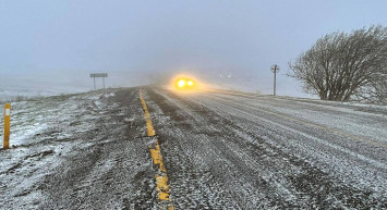 Kar ve tipi etkili oldu: Ulaşım felç oldu! Bölgeye ekipler sevk edildi