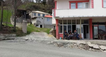 Kar yağışının olumsuz etkileri gün yüzüne çıkıyor: Mahalle resmen kayıyor!