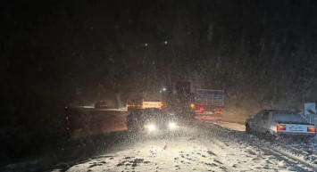 Kara kış Mayıs ayını bekledi: Kastamonu’da araçlar yolda mahsur kaldı