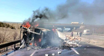 Karabük'te korkunç kaza: Metrelerce sürüklenen tır alev aldı!