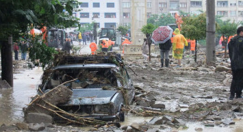 Karadeniz sele teslim oldu: Gece yarısına kadar risk devam ediyor