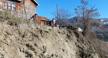Karadeniz'i Heyelan Paniği Sardı! Çok Sayıda Ev Tahliye Edildi