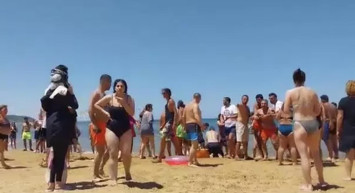 Karadeniz'in kıyısında korku dolu anlar! Kilyos'ta çocuğu boğulan baygın anneyi ayıltmak için defalarca tokatladılar!