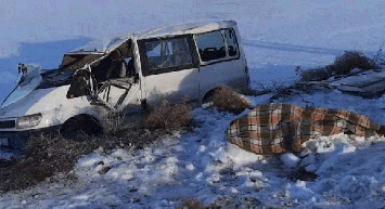 Karaman’da Korkunç Kaza! İşçileri Taşıyan Servis Aracı Devrildi: Ölü ve Yaralılar Var