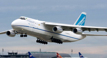 Kargo uçağının tekerleği koptu: Havada korku dolu anlar yaşandı