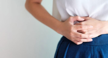 Karındaki sertlikle başlıyor! Uzmanlar mide kanserinin en sık görülen 5 belirtisine karşı uyardı