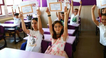 Karne günü okullarda kıyafet serbest mi? 17 Haziran Cuma okula formayla mı gidilecek?