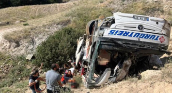 Kars’ta can pazarı: Yolcu otobüsü viyadükten düştü! Çok sayıda ölü ve yaralı var