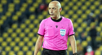 Katar'da düzenlenecek olan Dünya Kupası'nda Hakem Cüneyt Çakır listede yer almadı!