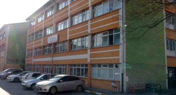 Kayseri’deki bir okulun camına yorgun mermi isabet etti!