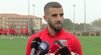 Kayserispor forması giyen Ramazan Civelek, Göztepe karşısında galip gelerek Türkiye Kupası yarı final maçına odaklanmak istediklerini söyledi