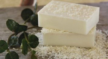 Keçi sütü sabunu faydaları nelerdir, ne işe yarar, nasıl kullanılır? Cilt için doğal bir mucize olan keçi sütü sabunu yapmanın püf noktaları 	 	
