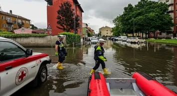 Kenti su bastı: Caddeler ulaşıma kapandı!