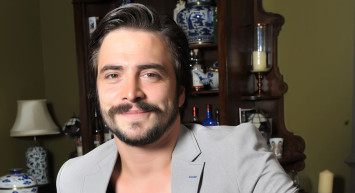 Evlilik arifesindeki ünlü oyuncu Ahmet Kural'dan gelen kötü haber, avukat sevgilisini telaşlandırdı