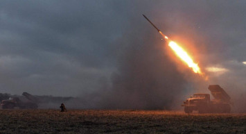 Kiev’de kan donduran görüntü: Füze otoyolun ortasına düştü