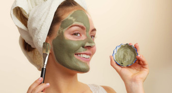 Kil maskesi faydaları nelerdir, cilde nasıl uygulanır, haftada kaç gün uygulanmalı? Siyah nokta problemini çözen kil maskesinin cilde etkileri