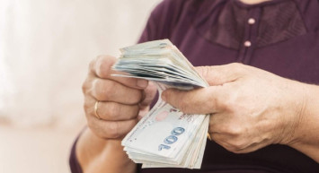 Kim ne kadar bayram ikramiyesi alacak? Babasından maaş alanlar, kocasından maaş alanlar ne kadar ikramiye alacak?