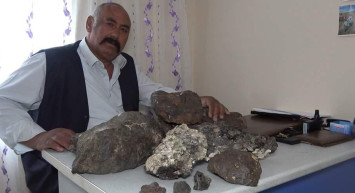 Kırıkkale'de Bir Çiftçi Mantar Toplamak İçin Çıktığı Arazide 100 Kilo Gök Taşı Topladı!