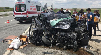 Kırıkkale’de Otomobil İle Tır Çarpıştı: 1 Ölü 2 Yaralı