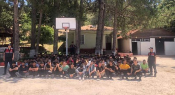 Kırklareli'de göçmenlere fırsat verilmiyor: Yasa dışı yollarla Türkiye'ye giriş yapan 157 göçmen yakalandı, organizatör olduğu düşünülen 5 kişi tutuklandı!