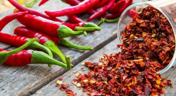 Kırmızıbiberin faydaları ve zararları nelerdir? Mutluluk hormonunu artıran kırmızıbiberin önlediği hastalıklar
