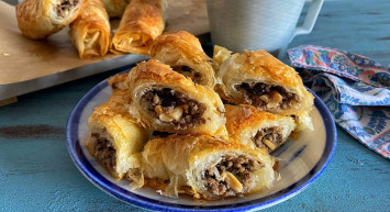 Kıymalı börekten çıkanlar şok etti!