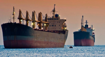 Kızıldeniz’de gerilim artıyor: Husiler Çin gemisine füze saldırısı gerçekleştirdi