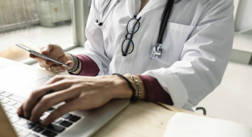 Klinik destek elemanı nedir, ne iş yapar? 2024 klinik destek elemanı maaşı ne kadar?