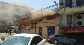 Kocaeli'de korkutan yangın! Patlayan trafo vatandaşı paniğe sürükledi